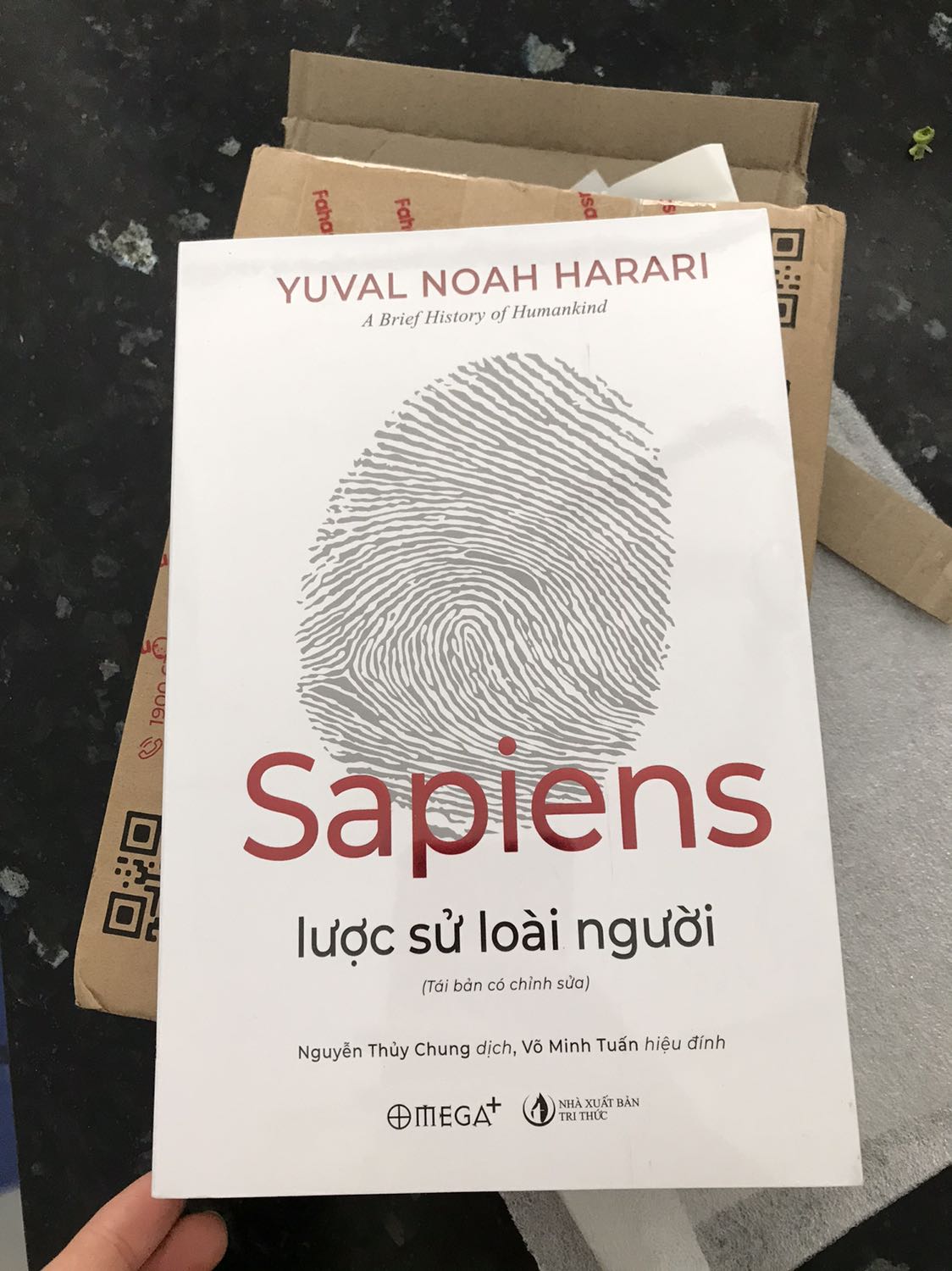Giao hàng nhanh, mình ở Biên Hoà mà đặt hôm thứ 5 là thứ 7 giao, gói hàng cẩn thận. Mua của Fahasa nên yên tâm.