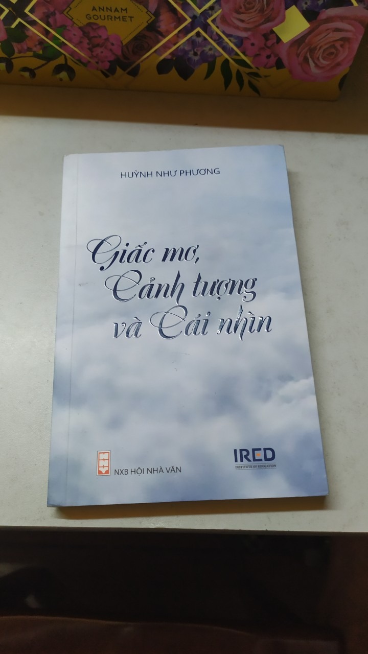 Khó đọc, một quyển sách nhỏ, giống như một tài liệu mang tính chất tham khảo.
