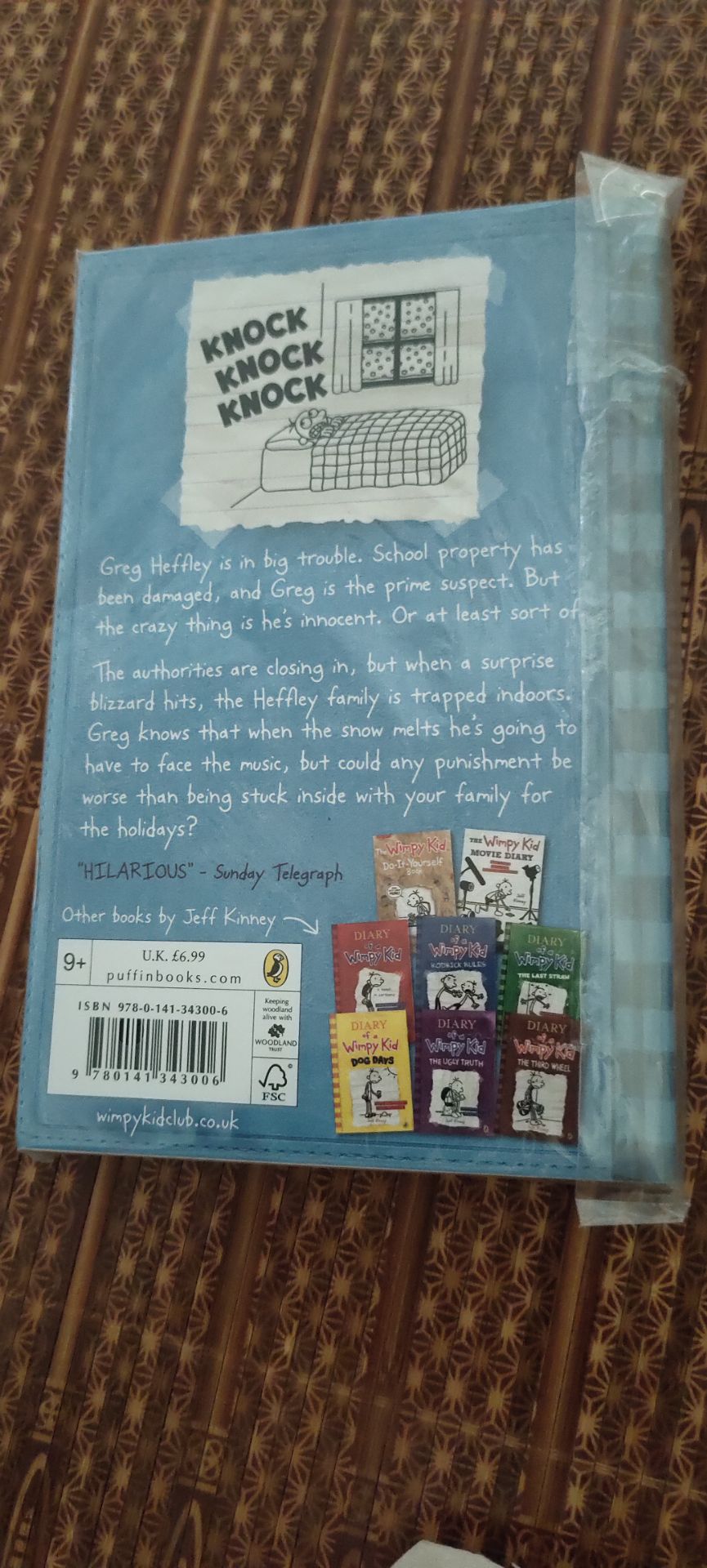 Sách rất đẹp về hình thức. Shop còn bọc cho mình một lớp áo để bảo vệ sách nữa và đây là điều mình rất thích ở shop cũng như hơn hẳn các shop khác ở khoản này. sẽ ủng hộ trong tương lai. chỉ nhìn qua ảnh thì có thể hơi hụt hẫng nhưng cầm trên tay r mn sẽ thấy nó chất lượng ntn nhé =)) Sách rất đẹp về hình thức. Shop còn bọc cho mình một lớp áo để bảo vệ sách nữa và đây là điều mình rất thích ở shop cũng như hơn hẳn các shop khác ở khoản này. sẽ ủng hộ trong tương lai. chỉ nhìn qua ảnh thì có thể hơi hụt hẫng nhưng cầm trên tay r mn sẽ thấy nó chất lượng ntn nhé =))