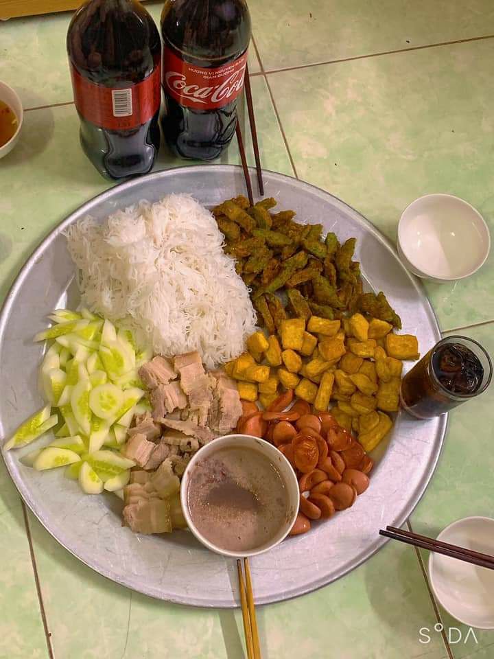 Tính mua dây ko chớp nháy, mà cuối cùng thành chớp nháy liên tục, ko có chế độ dừng chớp.
Nói chung, ngoài đó ra thì sản phẩm khá là đẹp, màu xanh dương hài hòa ko có bóng nào lỗi hay bóng bị chói gắt cả.
hàng khá tốt
Anh giao hàng thì chỉ cần giao 1 lần là quen mặt nên lần sau ko cần gọi điện hay hô to gọi nhỏ làm gì mà cứ thế tới tận nhà giao hàng thôi. Cảm ơn anh giao hàng nhé vì em có con nhỏ sơ sinh ạ.