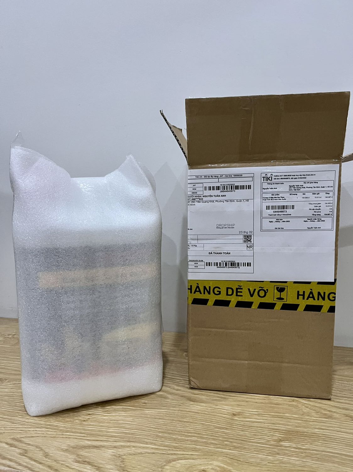 Đặt hộp hút ẩm nhưng lại giao nước rửa xe.