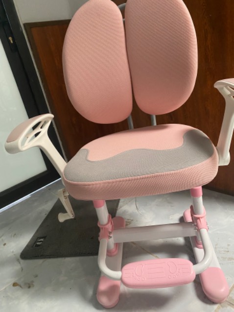 ghế rất đẹp và chắc chắn , có tay quay điều chỉnh độ cao rất tiện . ghé bọc đệ vải lưới trông rất đáng tiền