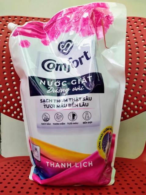 Nước giặt này hương thơm nhẹ nhàng, quần áo mềm mại, không cần dùng thêm nước xả vải. Mua ngay hôm có khuyến mãi nên giá rẻ. Cảm ơn Tiki , cảm ơn bạn shipper lịch sự dễ thương nữa.🌹