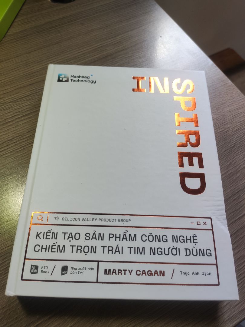- Nội dung sách hay
- Hình thức trình bày đẹp.
- Sách bày, bìa chắc chắn,chất liệu giấy tốt. 
- Điều không tốt là:
+ Người dịch không làm trong mảng công nghệ nên dịch không sát nghĩa, không thể hiện được nội dung mà sách gốc truyền tải.
+ Một số thuật ngữ đặc biệt trong ngành thay vì dịch và chú thích từ tiếng anh phía dưới để người đọc có thể search thêm thông tin thì người dịch lại dịch theo ý mình gây khó hiểu cho người đọc (mình phải tra từ bên sách gốc tiếng anh mới hiểu được)

Hơi đáng tiếc cho nội dung của 1 quyển sách hay.