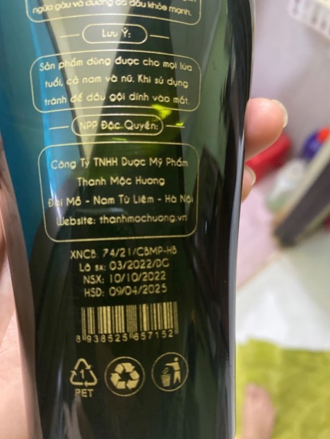 Lần 1: giao mẫu mới
Lần 2: giao mẫu cũ . Mình ý kiến thì nói do công ty còn bao bì cũ nên sản xuất cho hết lô. Mình đưa ra ngày sx là 10/10/2022 đã hơn 1 năm. Thì shop nói là do cty vẫn để date cũ nhưng sản phẩm bên trong là mới. Mình nói mới mua chỗ khác là ngày sản xuất 8/9/2023( bao bì mới). Thì shop nói mẫu cũ tốt hơn khách tìm mà hết, shop mới về mẫu mới date mới nè. 
Công nhận shop này lọc *** ghê thật, kiểu gì cũng nói được. Mà không phải mua 1,2 lần . Trước đó đã mua mấy lần rồi, nghĩ khách quen nên chơi đểu vậy. Né nhanh. Tìm các nhà phân phối uy tín có thông tin tõ ràng mà mua. Không tin vào mấy shop online