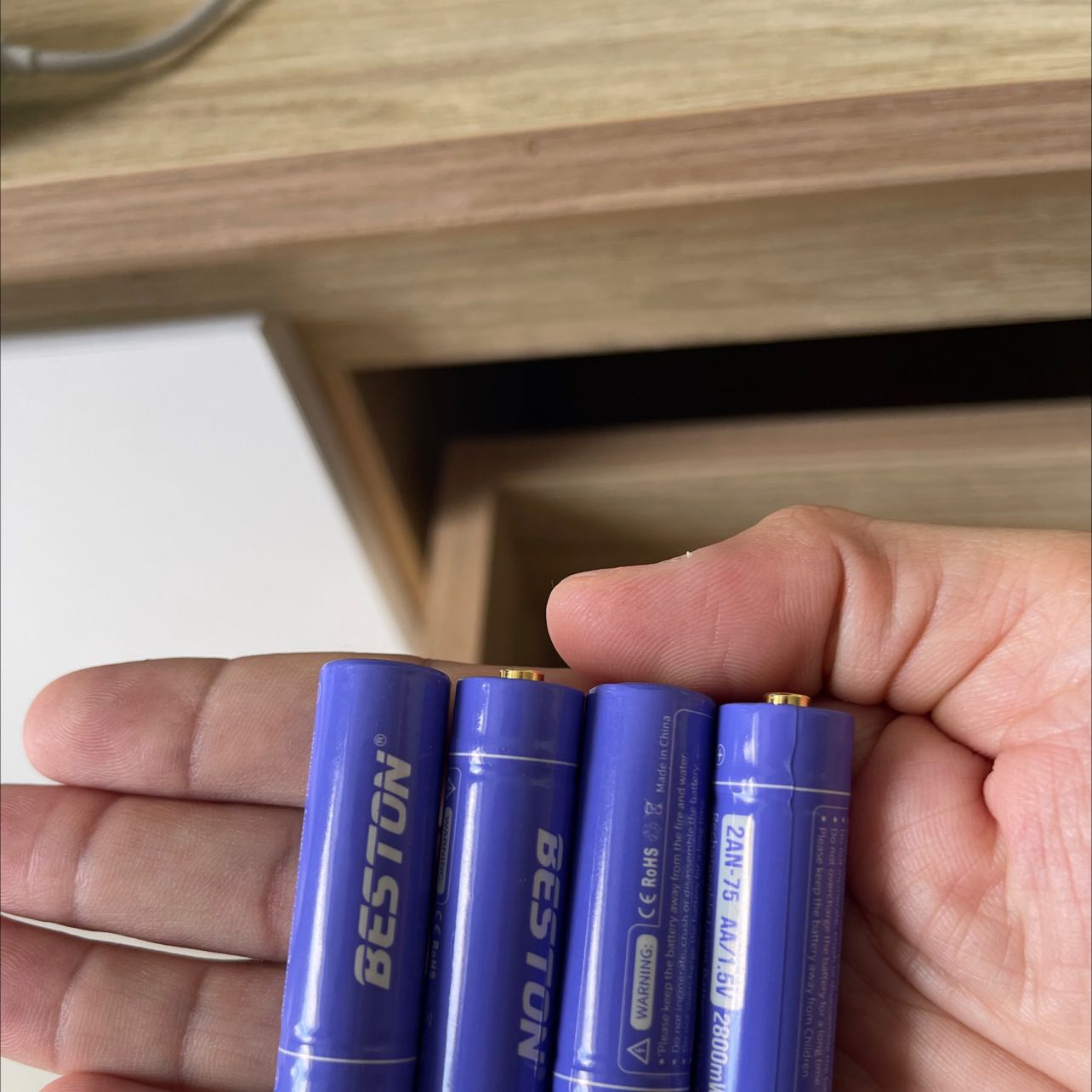 Quá tệ , pin mới xài nóng phỏng tay