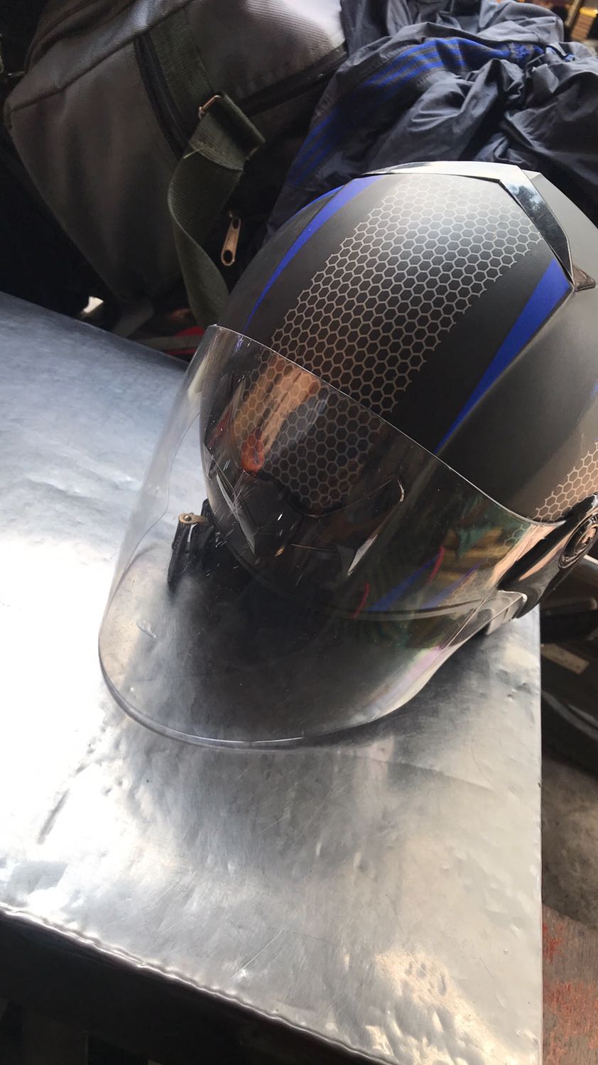 Không giống như đặt khách đặt kính màu