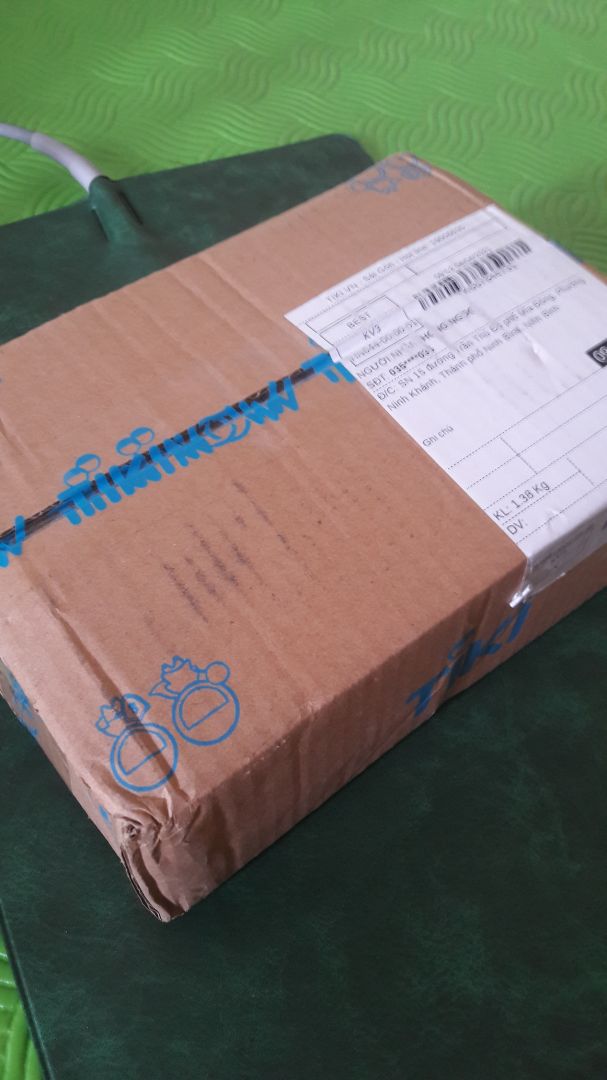 Sách phù hợp với những ng mới bắt đầu đọc sách tiếng anh. Sách ko có bọc ngoài nhưng vẫn rất oke ạ, có 1 số họa tiết bóng cho bìa sách nhìn như 1 cuốn nhật kí thật sự. Bên trong bày trí như 1 cuốn nhật kí nên cũng rất cuốn để đọc ạ. Nói chung là e siu ưng mà đây là lần đầu mua ở Tiki ạ. Cảm ơn Tiki nhìuuu Sách phù hợp với những ng mới bắt đầu đọc sách tiếng anh. Sách ko có bọc ngoài nhưng vẫn rất oke ạ, có 1 số họa tiết bóng cho bìa sách nhìn như 1 cuốn nhật kí thật sự. Bên trong bày trí như 1 cuốn nhật kí nên cũng rất cuốn để đọc ạ. Nói chung là e siu ưng mà đây là lần đầu mua ở Tiki ạ. Cảm ơn Tiki nhìuuu