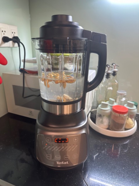 *** thử thì mịn lắm ko có bị lợn cơn bã. Shipper tiki giao 2h siêu nhanh dù sg hôm nay mưa siêu to. 🫶