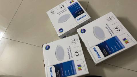 Đèn chất lượng rất đáng tiền, shop tư vấn, hướng dẩn hỗ trợ nhiệt tình. Từng dùng các loại đèn hiệu khác chất lượng ánh sáng kém, dùng một thời gian độ sáng giảm nhanh so với đèn của Philips. Hàng thương hiệu uy tín có khác mọi người ạ, mắc hơn vài đồng nhưng mang lại trải nghiệm quá OK. Đèn này lắp đặt tương đối dễ, đo đúng lỗ trần đèn cũ nối dây điện gắn lên là sáng trưng. Cảm ơn Shop đã mang đến sản phẩm chất lượng với giá hợp lý.