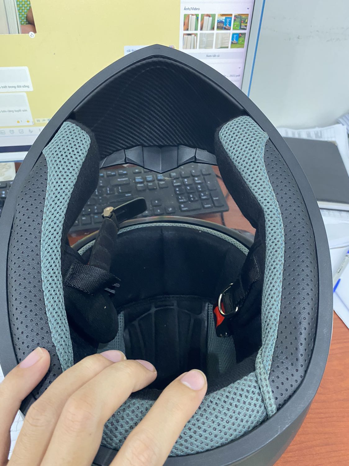 Hàng chuẩn theo hình ảnh, chất lượng ổn. Phần cằm hơi bé lúc đội hơi khó