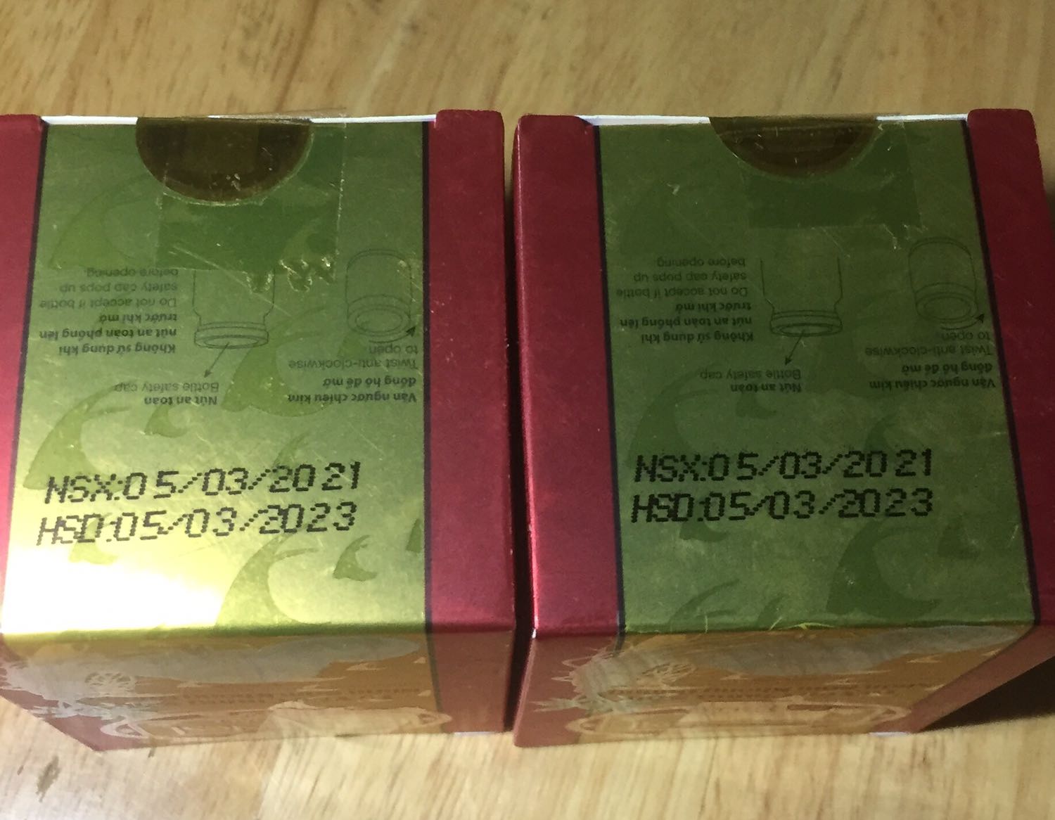 Mua ở tiki thì khá an tâm về hàng giả, còn thương hiệu này cũng đc. Thông tin trên bao bì thì yến 20% sâm 8.5%, ki đường uống cũng tốt. Ngoại quan thì hộp chắc chắn cứng cáp tem mác rõ ràng. Các bác lười chưng yến thì mua này về dùng thử giá cũng mềm. Giao hàng siêu nhanh!