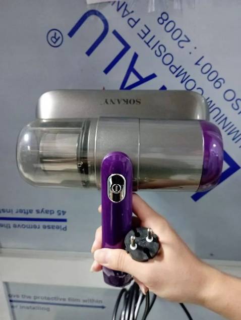 Shop gói hàng kỹ càng, nhìn cách gói là ưng cái bụng rồi, đến máy hút, máy có tiếng ồn nhưng vừa phải không ồn lắm, lực hút mạnh, hút đc tóc, bụi hạt nhỏ liti, nói chung là đáng đồng tiền, nên mua nha mọi người. Dây dài lắm ạ.