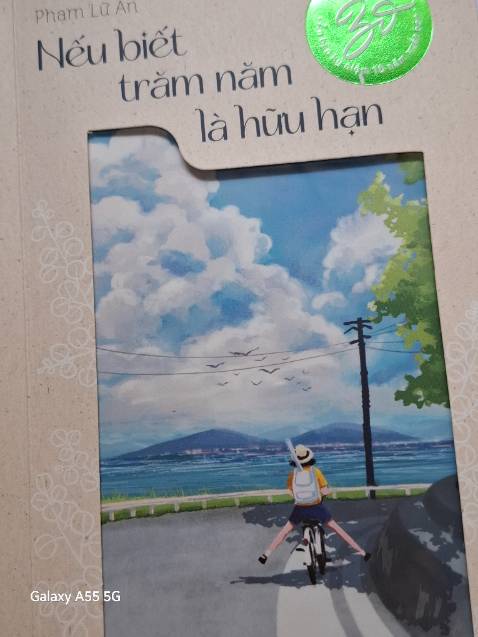 Sách rất là hay luôn nha dù chỉ đọc mới vài trang đầu thôi mà nó cuốn vô cùng lun. Bìa sách cũng xinh nữa🤭🤭