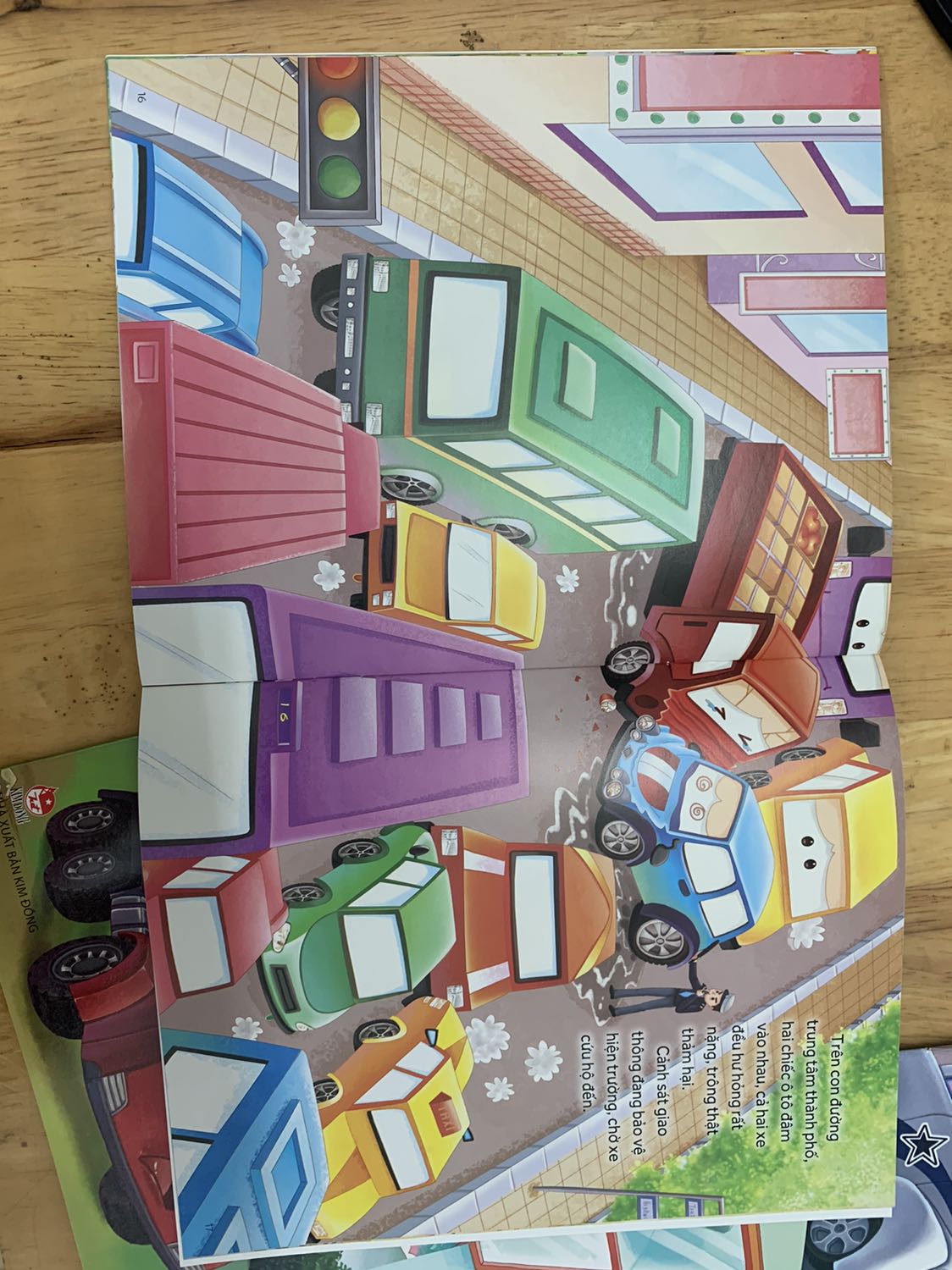 Combo sách hay. Tuy nhiên chữ hơi nhỏ, in vài chỗ hơi khó đọc do hình ảnh và chũw xen kẽ nhau