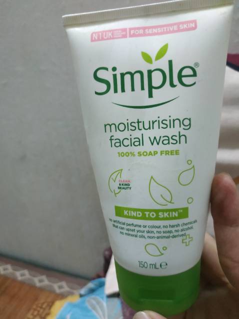 Hàng kb chuẩn k nữa nhưng với đứa da khô nhạy cảm sau thời gian dùng  banh hết mặt,. Mụn bọc mụn mủ  lên rất nhiều, chắc do môi trường mình làm thì độ sạch e này chưa đủ, mùi cồn cũng nhiều nhé các bác. 
  Đã Ngừng dùng sau 2 tuần vào viết nhận xét cho các c.e cân nhắc trước khi mua ạ