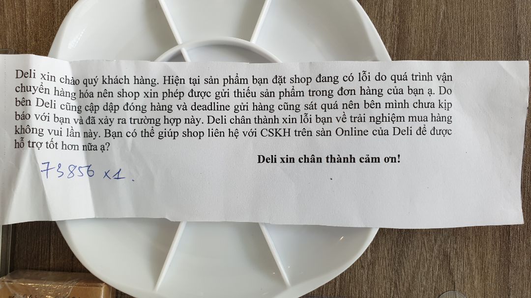 Sản phẩm tốt, xứng đáng được 5*. Tuy nhiên shop gửi hàng quá chậm và lại thiếu bộ tuýp 12 màu vẽ acrylic, là hàng đắt tiền nhất và quan trọng nhất trong số các mặt hàng tôi đặt mua. Nhận được thư xin lỗi của shop thì cũng ấm lòng một chút, nhưng shop không để lại *** để liên hệ giải quyết trục trặc mà lại yêu cầu tôi phải liên hệ với bộ phận CSKH của shop thì tôi không biết làm gì cả. Không lẽ tôi sẽ bị mất tiền oan? Mong Tiki giúp tôi liên hệ hệ với shop để giải quyết vấn đề này sớm nhất. Tôi cho 4* cũng chỉ để động viên shop trong khó khăn vì dịch thôi, chứ cách xử lý của shop chưa xứng đáng 4* Sản phẩm tốt, xứng đáng được 5*. Tuy nhiên shop gửi hàng quá chậm và lại thiếu bộ tuýp 12 màu vẽ acrylic, là hàng đắt tiền nhất và quan trọng nhất trong số các mặt hàng tôi đặt mua. Nhận được thư xin lỗi của shop thì cũng ấm lòng một chút, nhưng shop không để lại *** để liên hệ giải quyết trục trặc mà lại yêu cầu tôi phải liên hệ với bộ phận CSKH của shop thì tôi không biết làm gì cả. Không lẽ tôi sẽ bị mất tiền oan? Mong Tiki giúp tôi liên hệ hệ với shop để giải quyết vấn đề này sớm nhất. Tôi cho 4* cũng chỉ để động viên shop trong khó khăn vì dịch thôi, chứ cách xử lý của shop chưa xứng đáng 4*