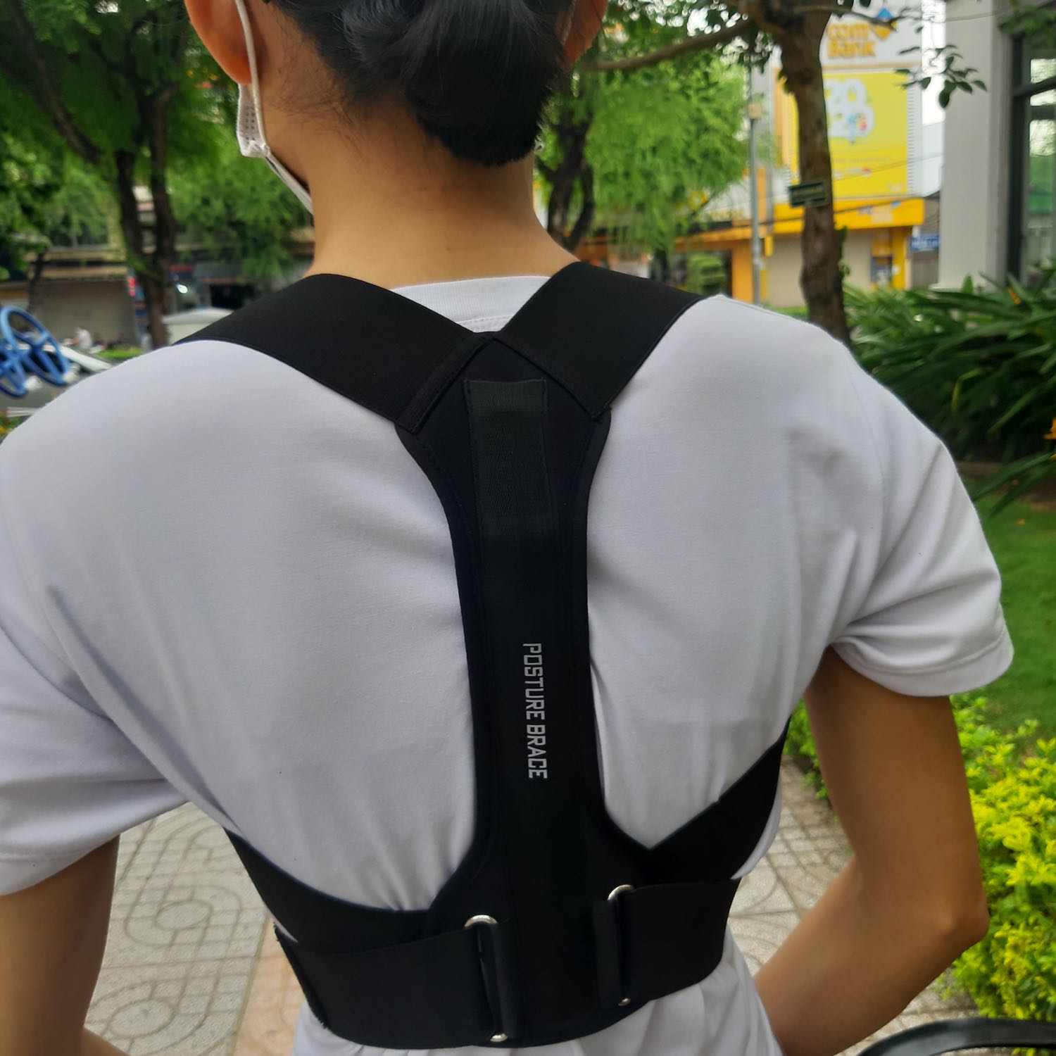 Mua hàng lần 2 ở shop, đóng gói kỹ càng. Hàng như hình, giữ lưng thẳng, dây quấn mềm, mang lâu nhưng không bị đau phần nách.