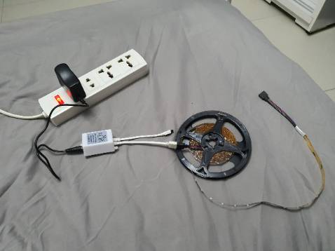 Sản phẩm lỗi, dùng không được, cắm nguồn vào bật công tắc remote vẫn thấy tối thui. Đã báo cáo với tiki để xử lý thu hồi nhưng hiện tại vẫn chưa được xử lý. Sản phẩm lỗi, dùng không được, cắm nguồn vào bật công tắc remote vẫn thấy tối thui. Đã báo cáo với tiki để xử lý thu hồi nhưng hiện tại vẫn chưa được xử lý.