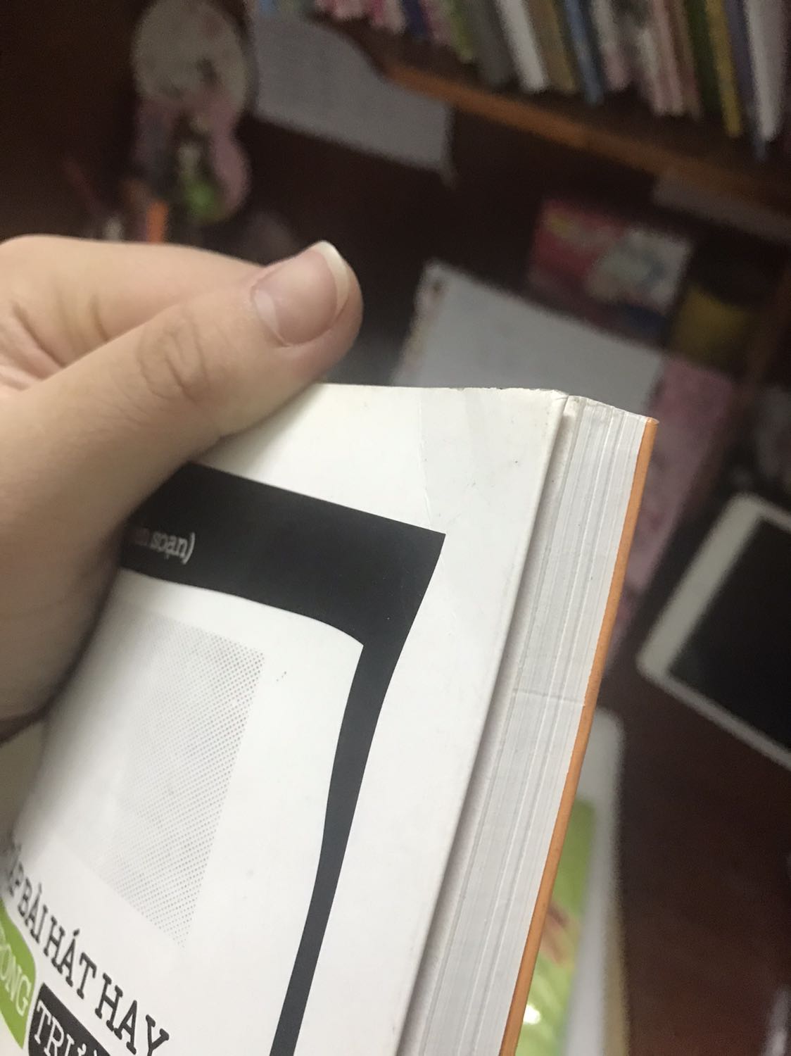 Đóng gói ok ko còn bọc kính ngoài sách có chỗ trầy dơ móp