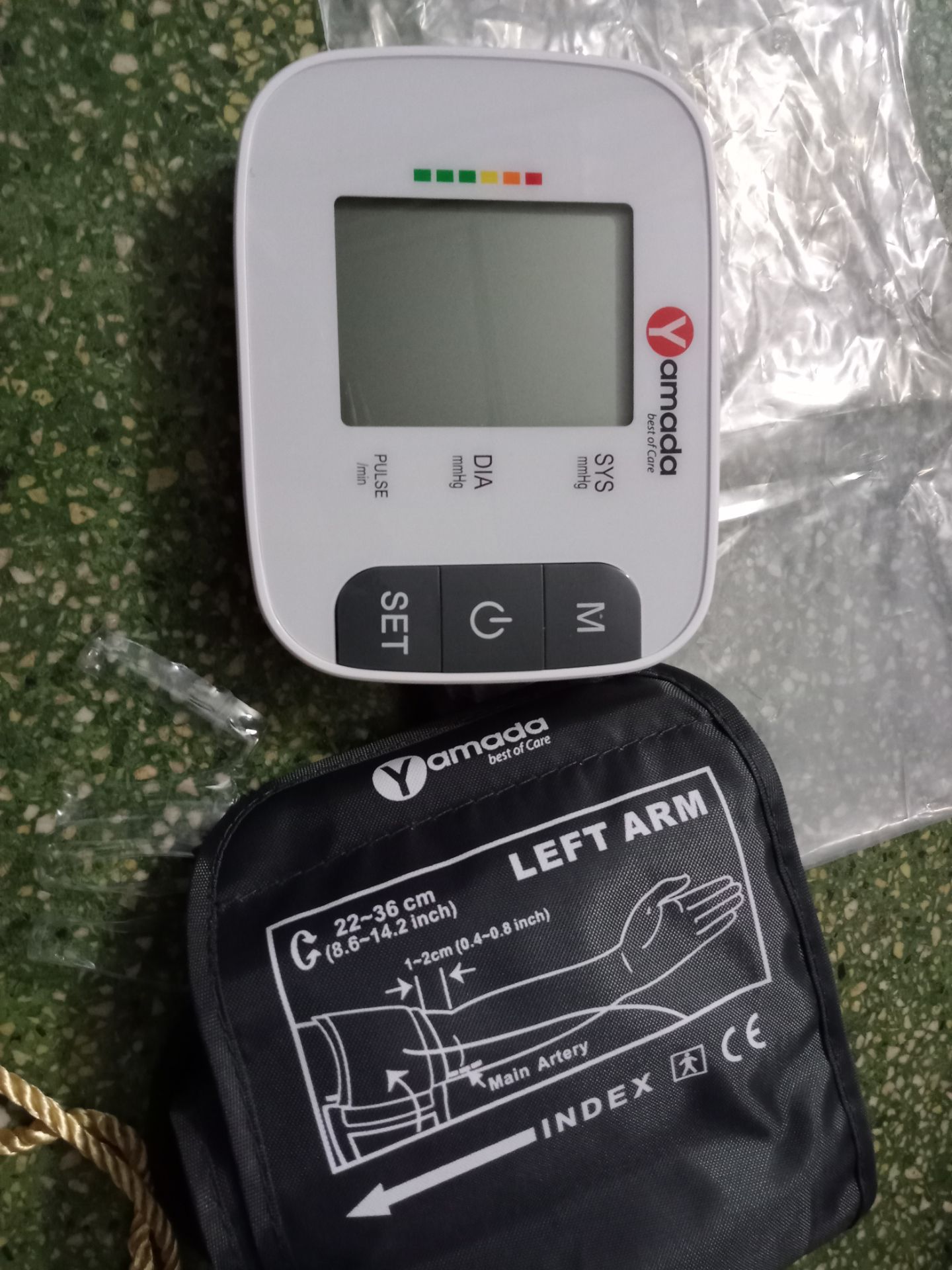 Sản phẩm tốt, dễ sử dụng, có âm báo tiếng Việt, tiện lợi cho người lớn tuổi, được tặng kèm 4 viên pin, thẻ bảo hành đầy đủ, chu đáo, cách gửi hàng cũng rất dễ thương.