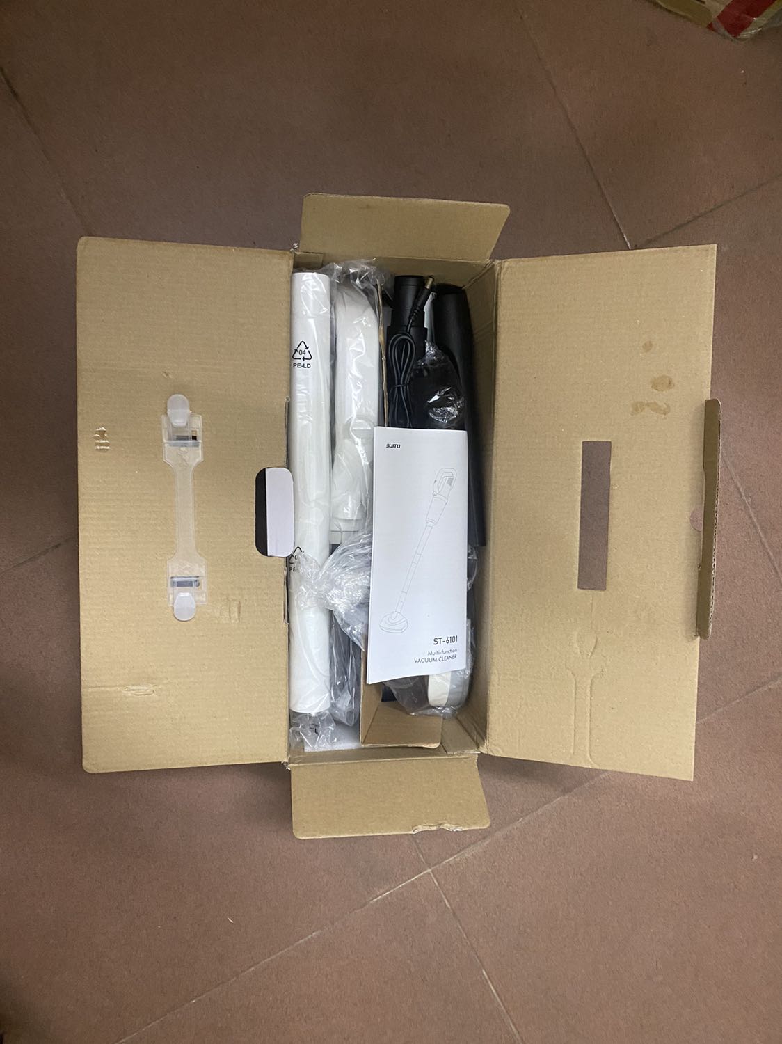 Đây là cái máy vừa ý nhất từ trước đến nay, giá hợp lý so với hàng cùng loại. Nhỏ gọn, phù hợp với diện tích nhỏ như bàn ghế, tủ giường, bàn thờ. Máy có lực hút mạnh, sử dụng trong những căn hộ nhỏ hoặc oto. Với cá nhân mình thì như mong đợi với mức giá này. Điểm cộng là máy gọn nhẹ vừa tay. Cũng ko quá ồn ào và cồng kềnh. Nên anh chị nào quyết định mua thì ok với tiêu chí nhỏ gọn, nhu cầu ko quá cao thì best choice nhé!