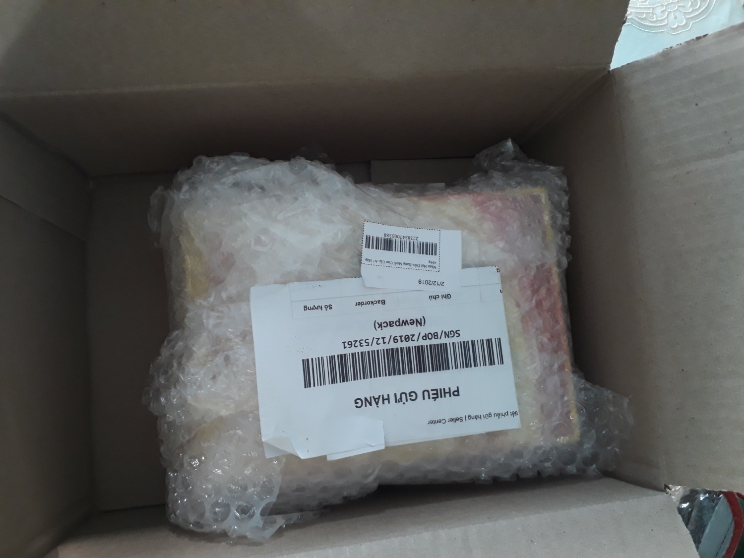 hàng giao nhanh, đóng gói kỹ
sản phẩm đóng gói đẹp,có kèm hộp giấy, nhìn sang hơn, làm quà biếu tuyệt vời luôn, 
hạt điều ngon, cảm ơn shop.