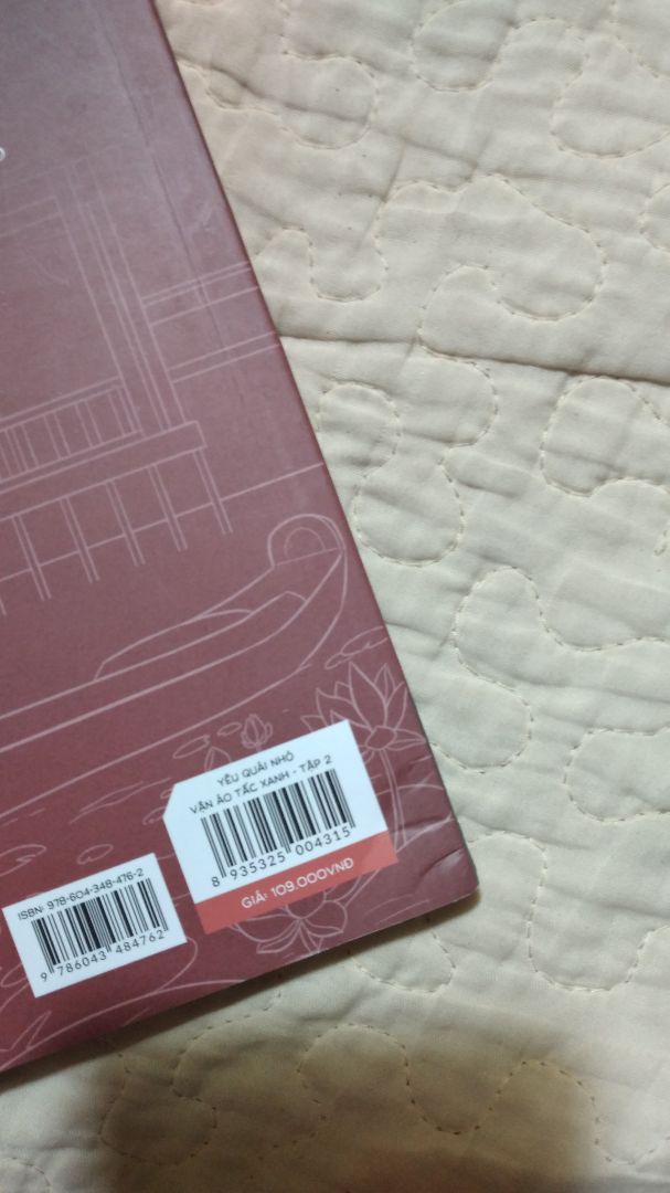 Đóng gói thì thậm tệ,sơ sài🙂Mua sách về shock kinh khủng tưởng sách thải không đó mọi người ơi😭Mua hơn hở đợi sách về mở ra cái xĩu ngang luôn đó trời😢sách thì gãy tiếc tiền quá.Xóa App.Tiki làm ăn như này bảo sao ngày càng nhiều khác hàng đổ xô dùng Shoppe🙂Bán sách này mua 1 lần không bao giờ có lần 2