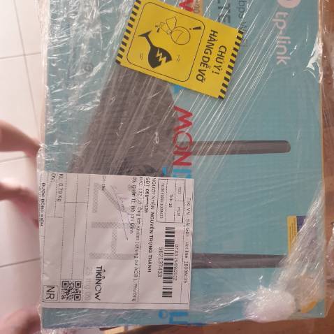 Bắt sóng sim hơi yếu ! 
Không hài lòng lắm cách xử lý của bên kỹ thuật, mình đã tìm rất kỹ không có địa chỉ Wifi, chỉ có 2 cái tên tp link nhưng không đúng như bên dưới thiết bị ghi, nhưng bên kĩ thuật phù phép thành ra đúng và nói mình thiết bị ko bị sao ???