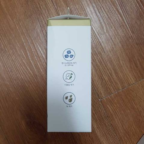 Nhỏ gọn nhưng rất tiện lợi, da dẻ ngày một sáng mịn ra, nguồn nước máy bình thường có nhiều kim loại và cặn bẩn, nên dùng cái này rất yên tâm tắm rửa.