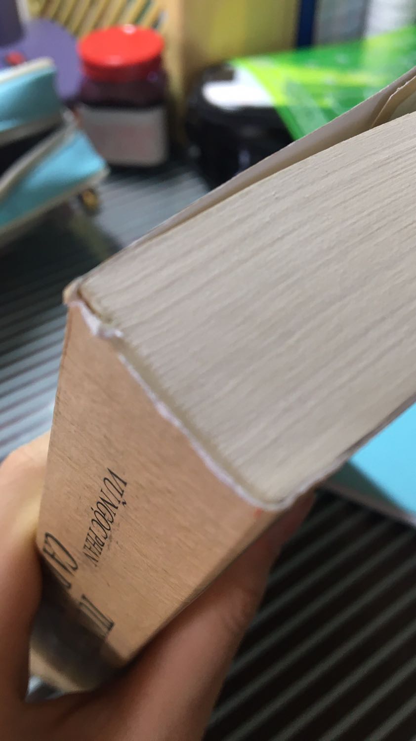 Lần này mình ko biết có phải tại sách cũ hay chất lượng bảo quản như nào mà đến tay mình thì không được như ý. Cuốn này mình mua làm tài liệu nghiên cứu mà như này chắc không bền được, lật sách mà thấy keo dán lỏng như sắp bung tới nơi. Vấn đề nữa nằm ở nội dung sách. Mục lục và nội dung trang không đồng nhất. Ví dụ phần Dân ca Nam bộ trong mục lục ghi là trang 558 nhưng thực tế thì mục này bắt đầu từ trang 551 đến trang 556.