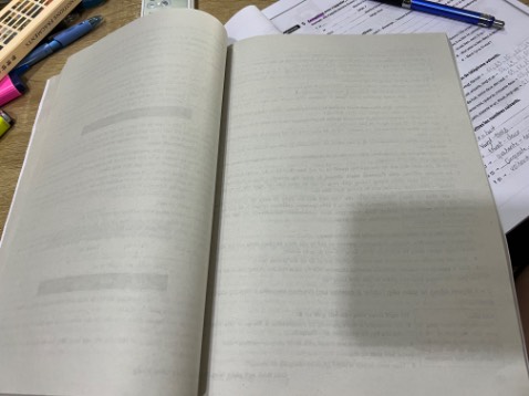 Sách in thiếu trang, không đủ chữ. Nhiều trang có nữa dọc bên trái có chữ, bên phải ko có. Thất vọng!