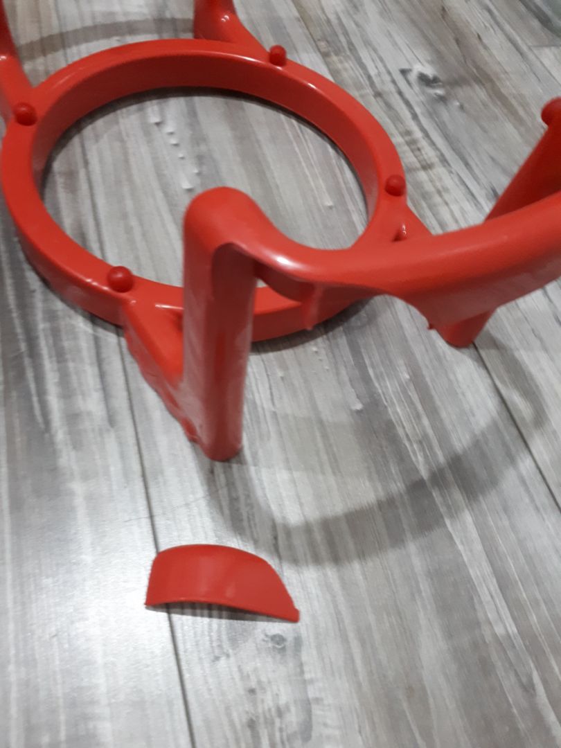 Mình nhận được thùng carton bị móp, mở ra bên trong thì đế bị gãy, vòng kim loại bên ngoài bị móp. Mình đã gửi *** cho tiki nhưng tiki vẫn chưa nhận được hình ảnh và phản hồi nên mình đã inbox cho *** nhưng cũng chưa được giải quyết. Tiki vui lòng liên hệ lại với mình càng sớm càng tốt ạ.