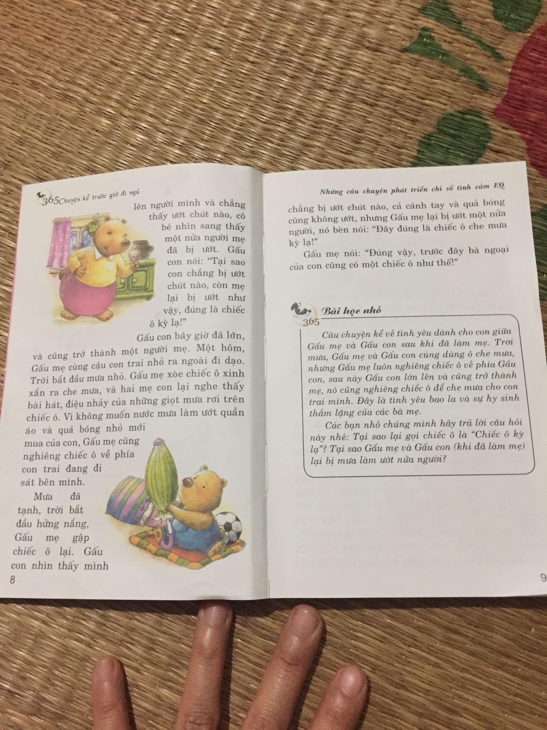 Tuyệt ah, hôm trước đặt hàng hôm sau giao luôn , con minh năm nay mới vào lớp 1, lôi ra đọc luôn câu chuyện tình cảm đầu tiên cho mẹ nghe , lại có cả phần câu hỏi cho con trả lời nữa , cực kỳ hài lòng