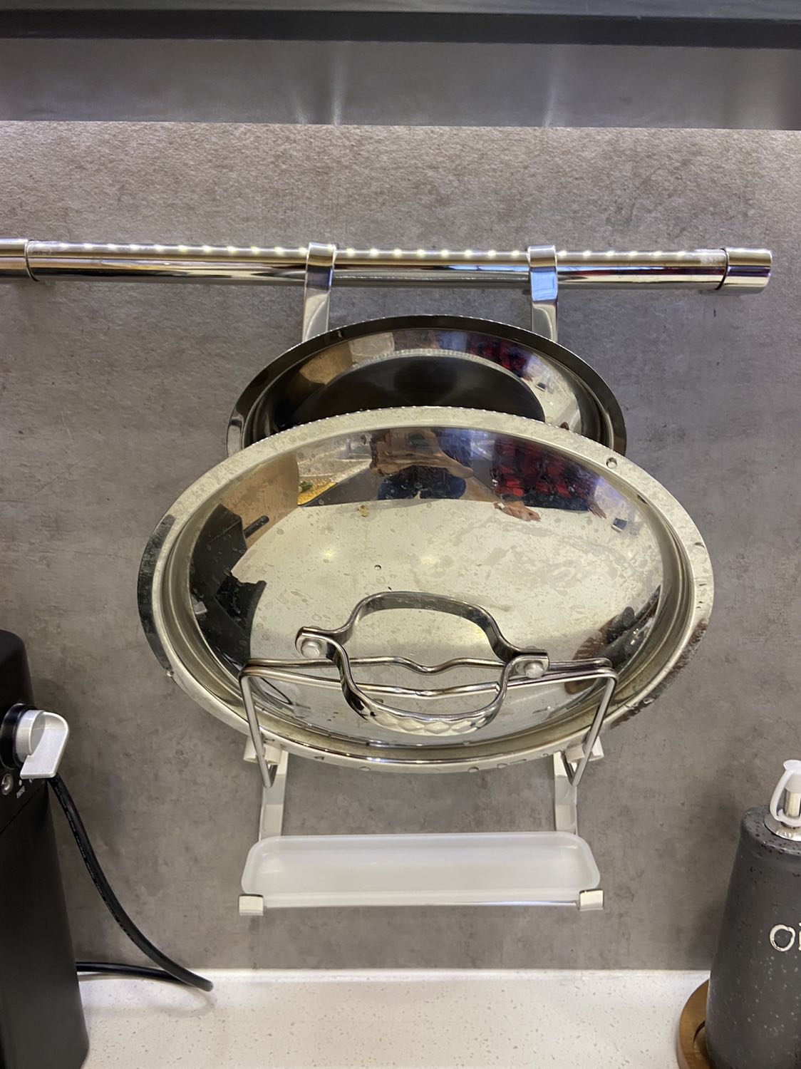 Kệ chắn chắn, cứng cáp, đẹp. Có khay hứng nước đỡ ướt bếp. Gói hàng kĩ, giao hàng nhanh, shipper dễ thương. Ủng hộ shop tiếp