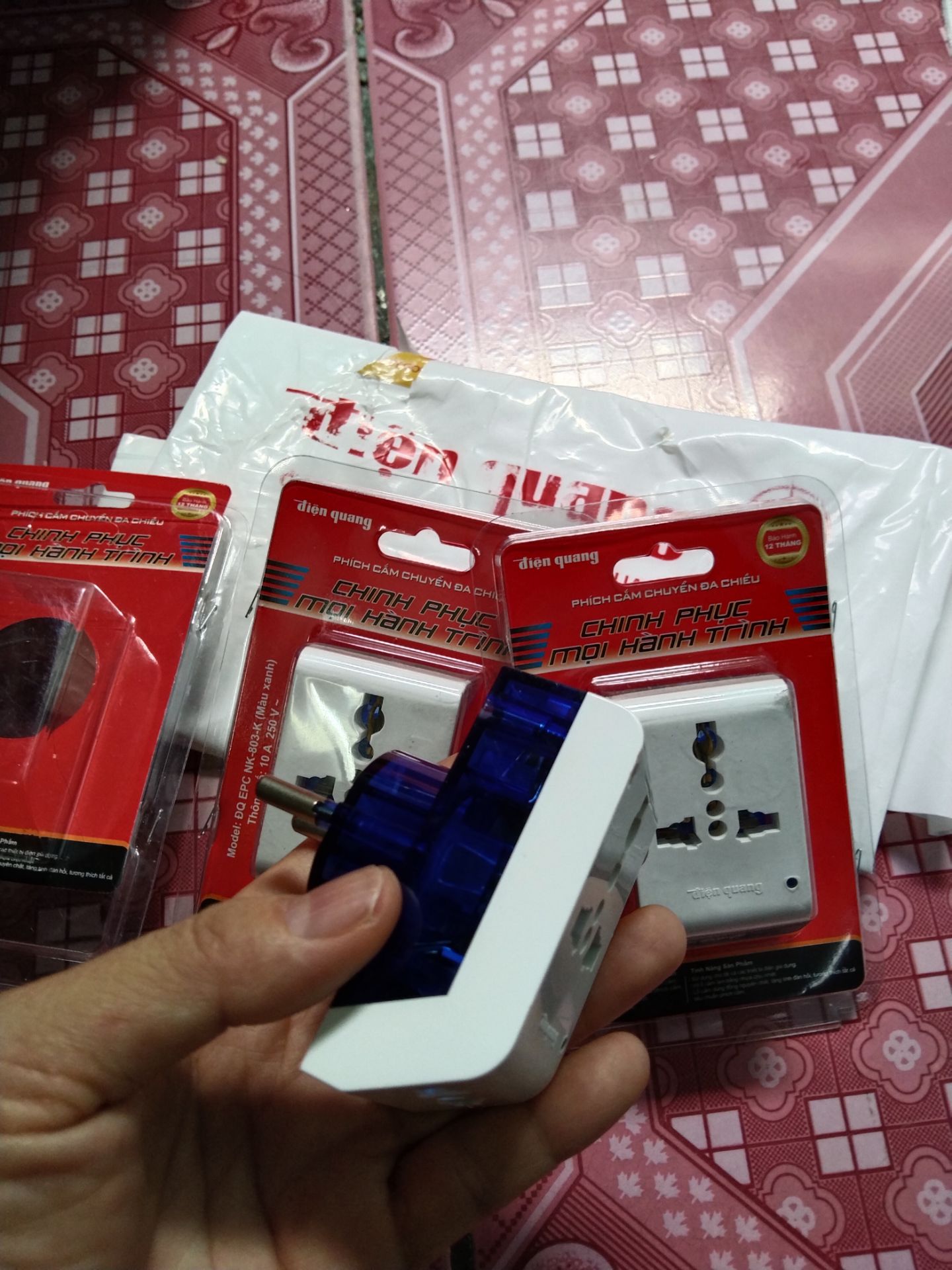 Sản phẩm giao đúng hẹn, hàng y hình. Từng chui điện được đóng hộp chắc chắc. Xin cảm ơn tiki, cảm ơn shop!