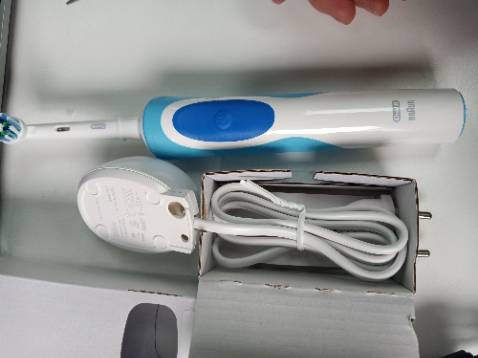 Đầu bàn chải nhỏ, lông mềm, lực xoay khá mạnh.