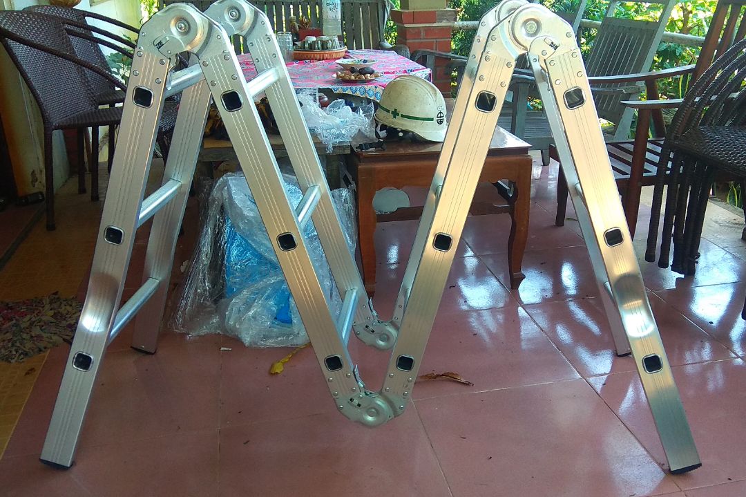 sản phẩm dùng được, xứng tầm tiền. Ước gì thiết kế nơi chân thang rộng ngang thêm 10 -,15cm và đễ cao su to thêm giúp thang đứng vững hơn.