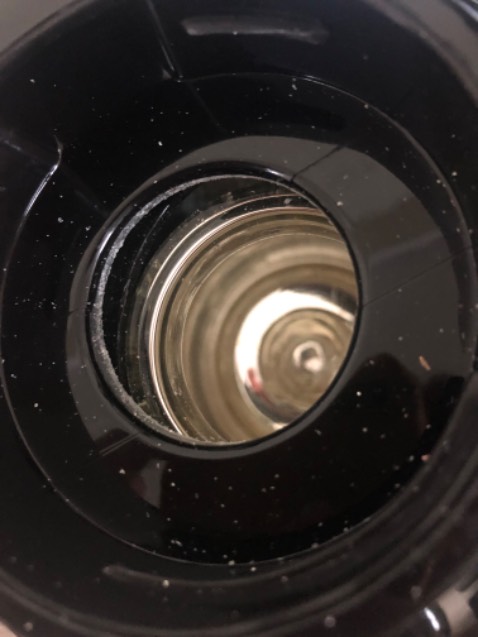 Nhận sản phẩm đã thấy tiếng kêu lọc xọc, mình đã nghi ngờ rồi. Mở ra thì ruột phích bị vỡ rồi. Hi vọng tiki có hướng giải quyết cho mình