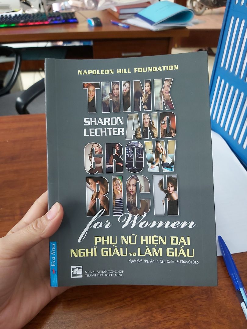 chất liệu giấy bt, nội dung thì chưa đọc hết ạ