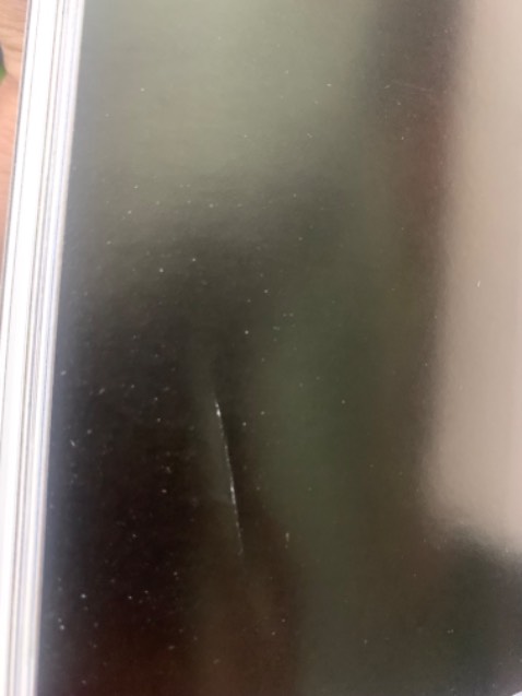 Sản phẩm hoàn thiện chưa tốt, card khi tôi vừa mở sách thì bị cong, sách bị móp và tróc vài chỗ