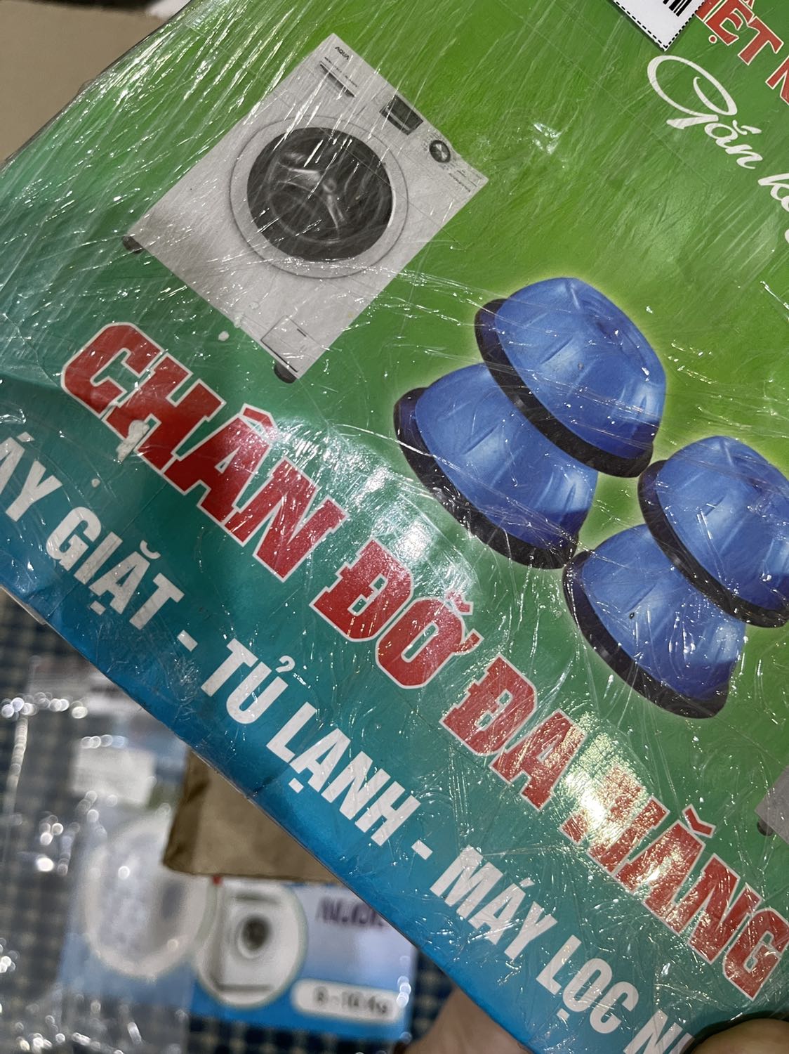 - To chứ ko phải 4 cục chút xíu nha mọi ng oiii
- Shop gói hàng kĩ 
- Chêm vào 4 chân máy giặt vừa vặn. Có review nói là sẽ giúp mặt giặt bớt ồn, mình để ý thấy cũng có giảm ồn thật nha mọi ng nhưng đừng kì vọng quá nhiều tại tác dụng 4 cục này ko phải chống ồn
- Trong hộp có kèm 1 thư cảm ơn của shop. Mình đọc hết nha shop và cảm ơn sự chu đáo này. 
5 sao, đáng mua.