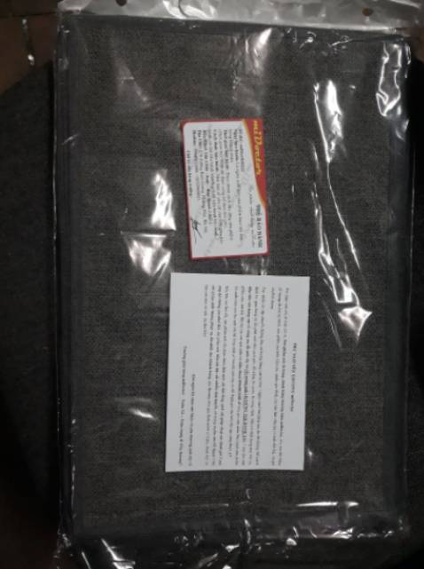 Rất êm ái, rất mềm nhẹ, xốp, độ lún vừa phải, nên nâng đỡ phần gáy ổn, thả đầu ra là căng mất 2 giây thôi, nhanh chóng, và đàn hồi cao. Hơi tiếc chút là màu xanh và hồng đẹp quá, lần này màu nhạt hơn nên đẹp hơn lần trước, mà trót đặt màu trắng, nó dễ bị bẩn khi dùng lâu. 
À quên nhắc moi người không nên giặt lõi gối nhé, chỉ giặt vỏ gối thôi, vì cao su không thấm nước, nên là giặt dễ bị hỏng máy giặt và hỏng gối luôn. Cái lần trước mình đặt thì đã dùng đc mấy tháng rồi mà không có tí mùi nào hết, không bị hôi như mấy loại gối bông ép. Mở cửa phòng không có mùi gì nên rất thích, nói chung với giá thành này mà chất lượng vầy là tuyệt hảo đó các cụ các mợ ạ!! Nên mua, đáng tiền. cho 5 sao