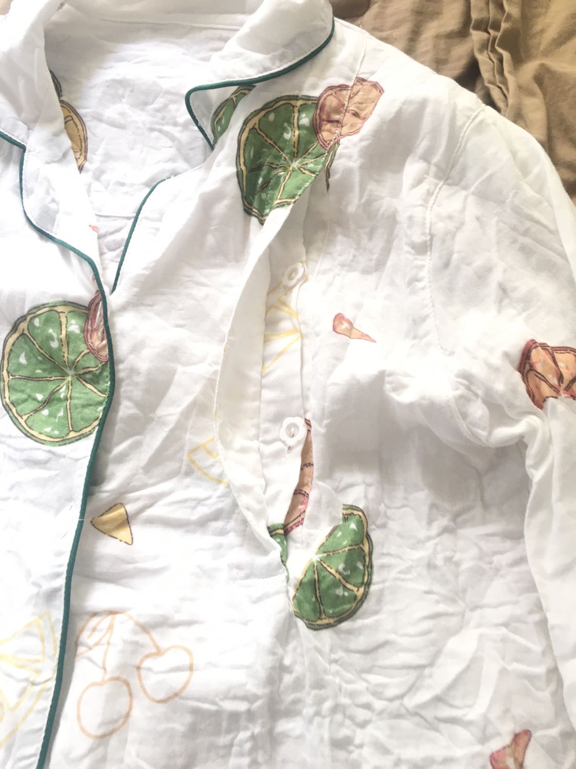 Màu sắc đẹp, vải mặc mát, áo có nút mở cho bé bú, quần có thể điều chỉnh được. Rất hài lòng! Màu sắc đẹp, vải mặc mát, áo có nút mở cho bé bú, quần có thể điều chỉnh được. Rất hài lòng!