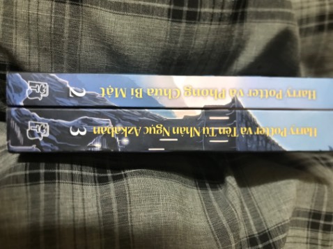 Sách được bọc kĩ, không xước bìa 
Bên đây rẻ hơn sàn S màu cam một chút