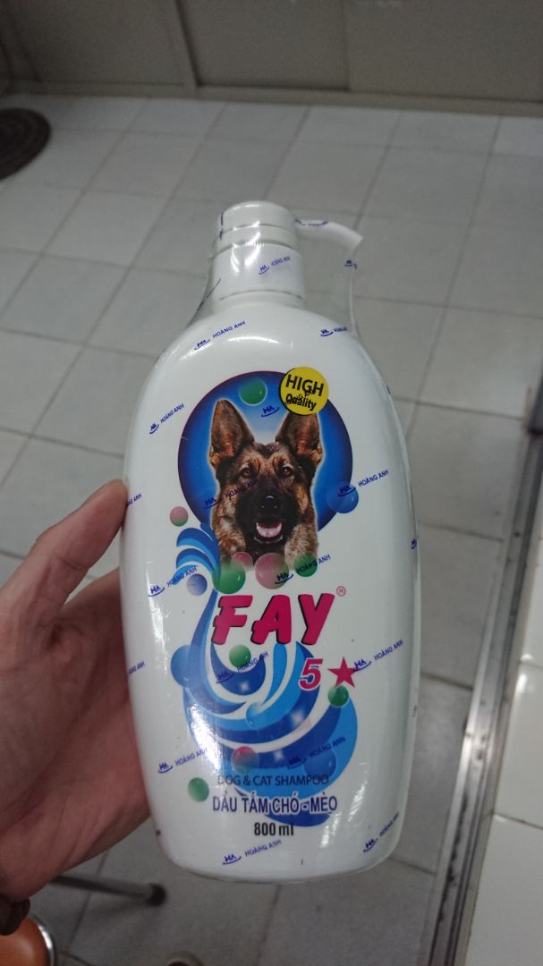 Shop đóng vào hộp giấy cẩn thận. 
Đặt 16/1, đến 20/1 thì giao đến tay.
Loại Fay 5 sao này đã dùng nhiều, tắm cho phốc sóc nhà mình nhiều năm nay, thơm, giữ mùi lâu.