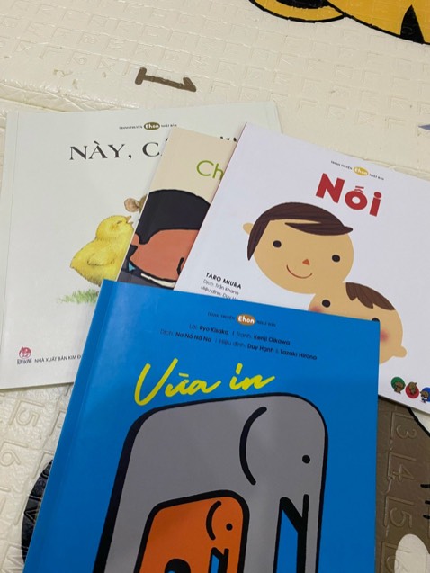 Bé nhà mình rất thích. Chất giấy dày dặn màu đẹp, sop giao nhanh bshsjsdbd  lallalalalaansjssbs