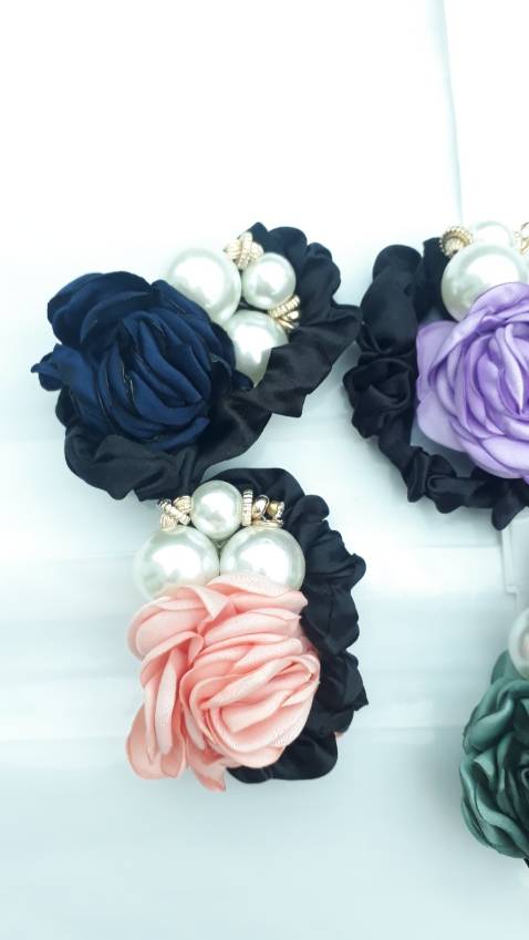 Dây buộc tóc nữ hoa hải đường NASI Store quá đẹp. Set 6 dây 6 màu quá OK, tính ra mỗi dây lại khá rẻ. Sẽ mua sỉ ở shop nhé