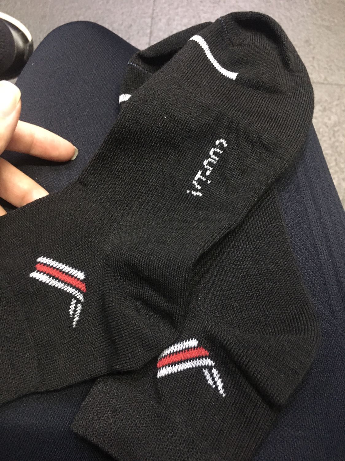 Sale 7k nên đặt liền tay! Vừa đặt giao nhanh 2h!
Shipper thân thiện, giao đúng mẫu, đóng gói sạch đẹp, đủ số lượng đặt! Vớ mềm êm, mang thoải mái! Hài lòng!