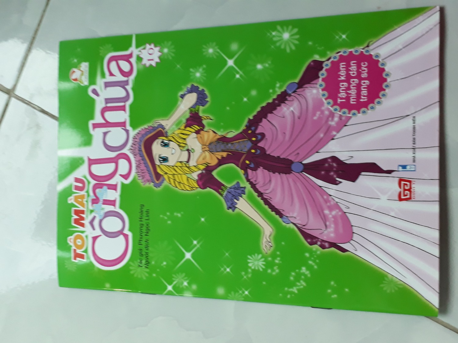 Rất là hay và thú vị các công chúa thì mặc những bộ trang phục thật là đẹp tôi đánh giá 5 sao